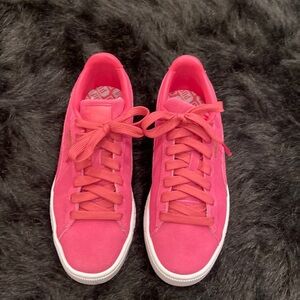 Beautiful pink Puma tennis shoes